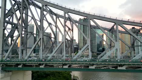 Tráfico-En-Dirección-Sur-Por-El-Puente-Story-En-Brisbane,-En-El-Estado-De-Queensland,-Australia