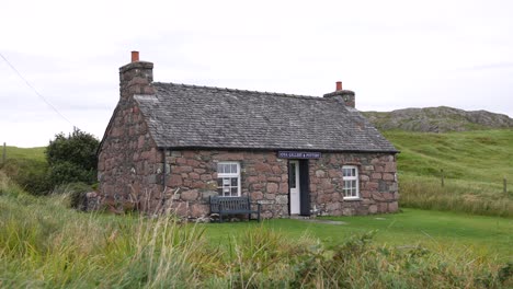 Iona-Gallery-and-Pottery-Building,-Stone-House-in-Green-Island-Landscape,-Scotland-UK
