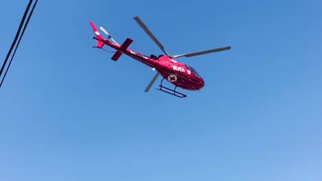 Cal-Ore-Life-Flight-Medizinischer-Notfall-Rettungshubschrauber-Schwebt-In-Der-Luft