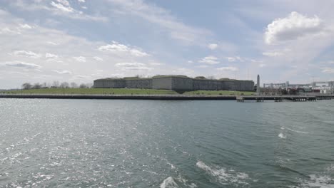 Boston-Harbor-view-of-the-cities-downtown-old-army-fort-scape-from-a-ferry-on-a-sunny-day-in-4k