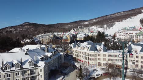 drone-approaching-ski-resort-town-of-Mont-Tremblant-in-the-Canadian-province-Québec,-set-within-the-Laurentian-Mountains,-aerial-footage