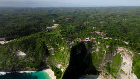 Vista-Panorámica-De-La-Playa-De-Kelingking-Y-La-Cala-De-La-Isla-De-Nusa-Penida,-Bali-En-Indonesia