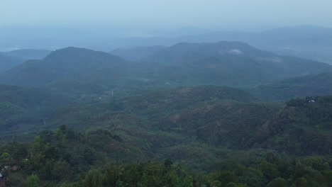 Drohnenvideoaufnahme-Der-Hügellandschaft-Von-Nagaland