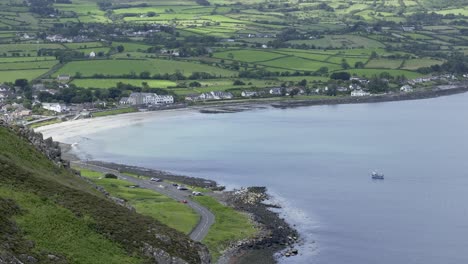 Ballygally-En-La-Carretera-De-La-Costa-De-Antrim-En-Irlanda-Del-Norte