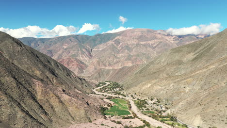 Wunderschönes-Tal-Inmitten-Der-Anden-In-Jujuy,-Argentinien