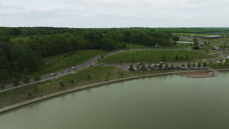 Panorama-Of-Shelby-Farms-Park-On-Shore-Of-Patriot-Lake-In-Memphis,-Tennessee