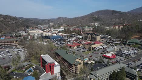 Aerial-view-of-beautiful-travel-destination-in-Tennessee,-Gatlinburg