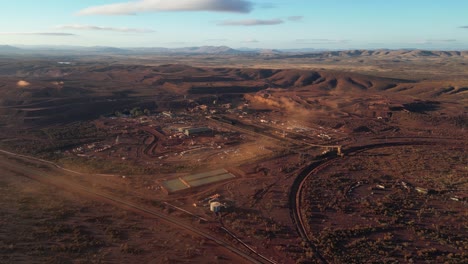 Sitio-De-La-Mina-Marandoo-En-Australia-Occidental-Durante-El-Día,-Primer-Plano-Aéreo