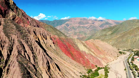 Montañas-Coloridas-Cerca-De-Purmamarca-En-Argentina.