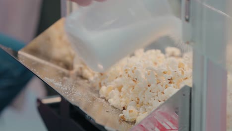 Fresh-popcorn-with-sugar-sprinkle-for-a-sweet-treat