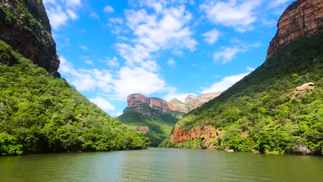 Scenic-landscape-of-Blyde-river-canyon-with-green-mountains,-South-Africa