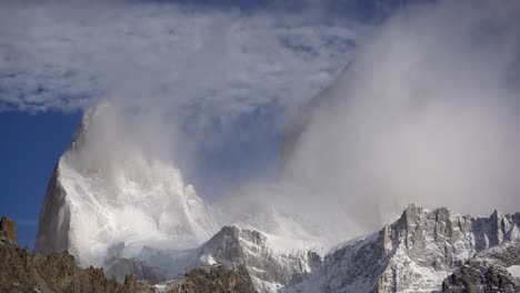 Atemberaubender-Zeitraffer-Des-Mount-Fitz-Roy-Und-Poincenot