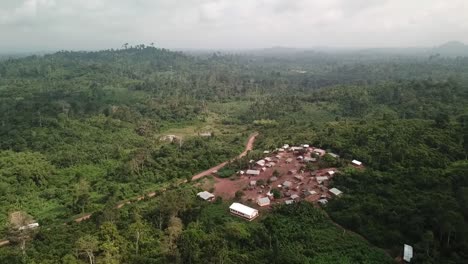 Central-Ghana,-Remote-village-surrounded-by-rain-forest-and-cocoa-farms