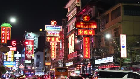 Lichter-Von-Bangkoks-Chinatown-Bei-Nacht