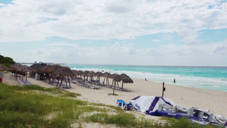 Ocean-and-sand-beach-in-Varadero,-Cuba-in-overcast-weather-when-it-is-almost-empty