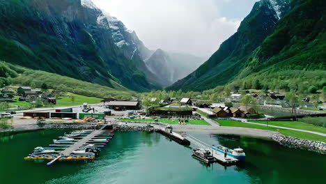 Luftaufnahme-Des-Wikingerbergtals-Gudvangen-Norwegen-Schöne-Naturlandschaft