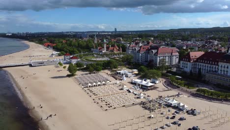 Parasols-And-Sunbeds-In-Sopot-Plaza-Beach-In-Summertime-At-Poland,-Gdańsk-Bay