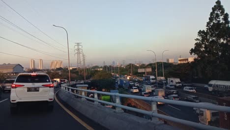 Autobahnen-Und-Verkehr-Rund-Um-Jakarta,-Indonesien_Zeitlupe