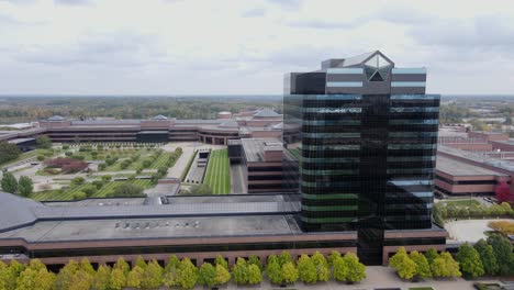 Chrysler-Headquarters-building-in-aerial-pedestal-up-shot