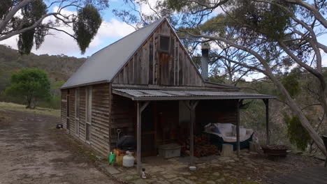 Small-Timber-Off-The-Grid-Cabin-In-Australian-Native-Bushland