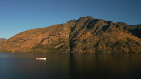 El-Famoso-Barco-De-Vapor-Tss-Earnslaw-Que-Lleva-A-Los-Turistas-A-Través-Del-Lago-Wakatipu-Desde-Queenstown.