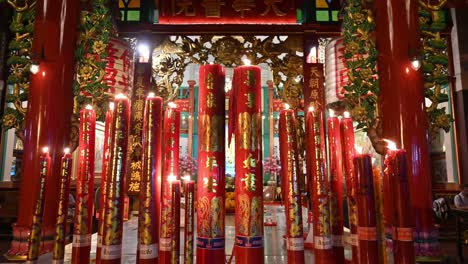 red-candles-in-bangkok-chinatown