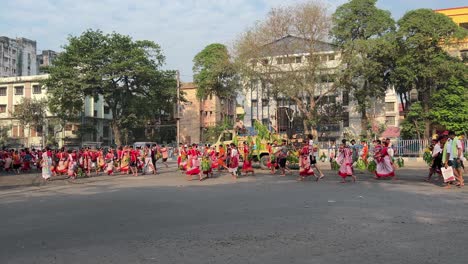 Side-view-of-tribal-people-walking-down-the-road-in-Kolkata,-India