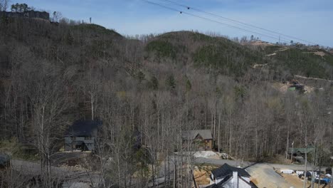 Aerial-view-of-cabins-and-rental-homes-nestled-in-Pigeon-Forge,-Tennessee