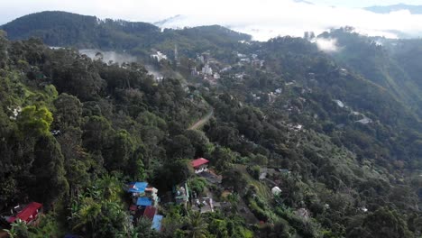 Luftaufnahme-Eines-Dorfes-In-Den-Bergen-Von-Ella,-Sri-Lanka
