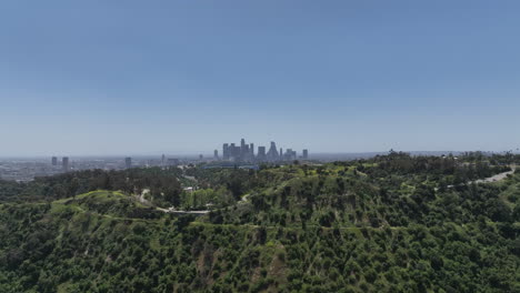 Elysian-Park-in-los-Angeles,-view-of-the-Downtown-Los-Angeles-skyline