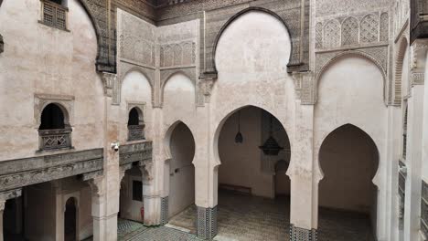 Palast-Riad-Im-Authentischen-Innengarten-In-Fes-Fez-El-Bali-Marokko