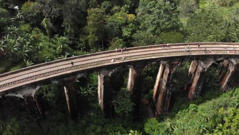 Vista-De-Drones-Por-Encima-Del-Puente-De-Nueve-Arcos-En-Ella-En-Sri-Lanka