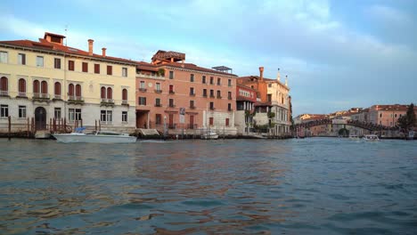 Small-Speed-Boats-Sails-Through-Venice-Grand-Canal