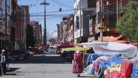 Quiet-cobbled-La-Paz-street-before-vegetable-market-opens,-Bolivia