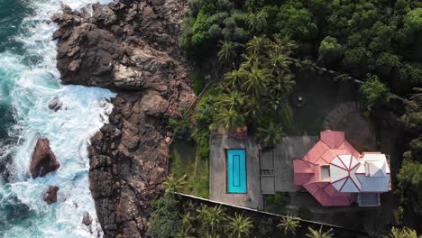 Luftaufnahme-Eines-Strandhauses-Mit-Pool-In-Hiriketiya,-Sri-Lanka