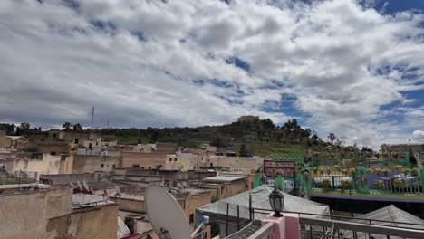 Fez-Fez-Casco-Antiguo-De-La-Ciudad-Edificio-Tejados-Destaca-Día-Nublado-Marruecos