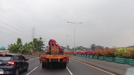 Carreteras-Y-Conducción-De-Automóviles-En-Yakarta,-Indonesia.