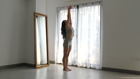 Regelmäßige-Yoga-Übungen-Können-Die-Immunfunktion-Und-Die-Herz-Kreislauf-Gesundheit-Stärken