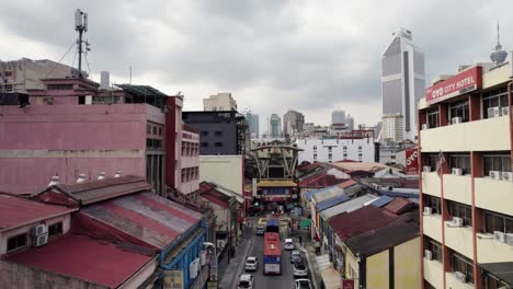 Vista-De-Drone-De-La-Entrada-Del-Mercado-Callejero-De-Pétalos.