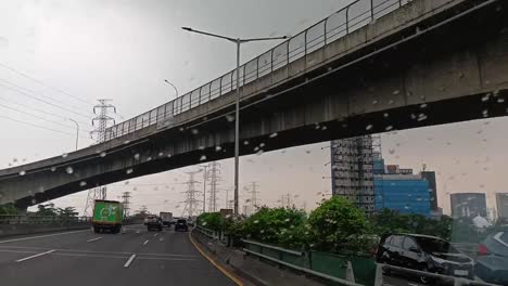 Carretera-De-Yakarta-En-Cámara-Lenta-De-Día-Lluvioso