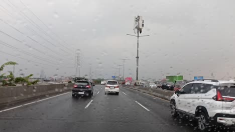 Jakarta-traffic-on-rainy-day_slow-motion
