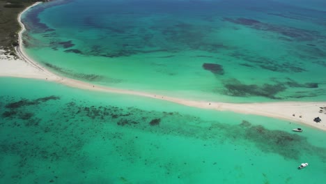 Cayo-de-agua-in-los-roques-with-clear-turquoise-waters-and-a-sandbar,-aerial-view