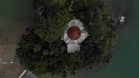 Top-Down-Aerial-View-of-Building-on-Taprobane-Island-in-Weligama-Bay,-Sri-Lanka