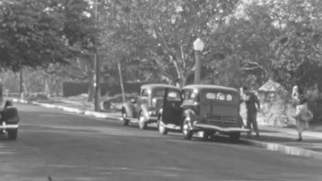 Vintage-Street-Scene-With-Classic-Cars-and-Pedestrians-on-a-Sunny-Day-in-BW