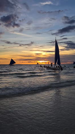Vertical-Video,-Idyllic-Sunset-on-Boracay-Island,-Philippines