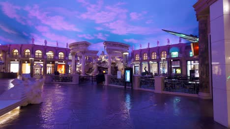 POV-Pasando-Por-Tiendas-Iluminadas-Dentro-Del-Casino-Caesars-Palace-Hacia-La-Instalación-De-La-Fuente-De-Los-Dioses