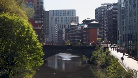 Old-Stone-Arch-Bridge-In-Historic-Town-Of-Manchester,-United-Kingdom,-Static-Shot