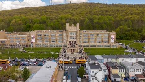 Despido-De-La-Escuela-Secundaria-Americana