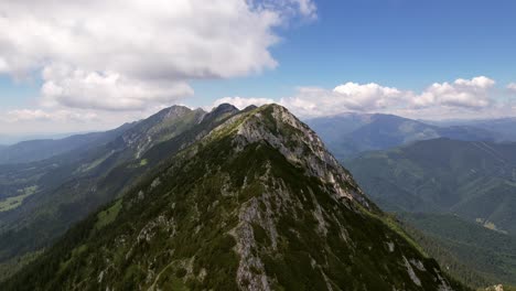 The-lush-piatra-craiului-mountains-under-a-clear-blue-sky,-aerial-view