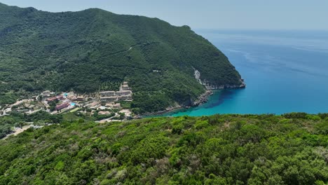 Insel-Korfu-Mit-üppigem-Grün-Und-Blauem-Ionischen-Meerwasser,-Luftaufnahme